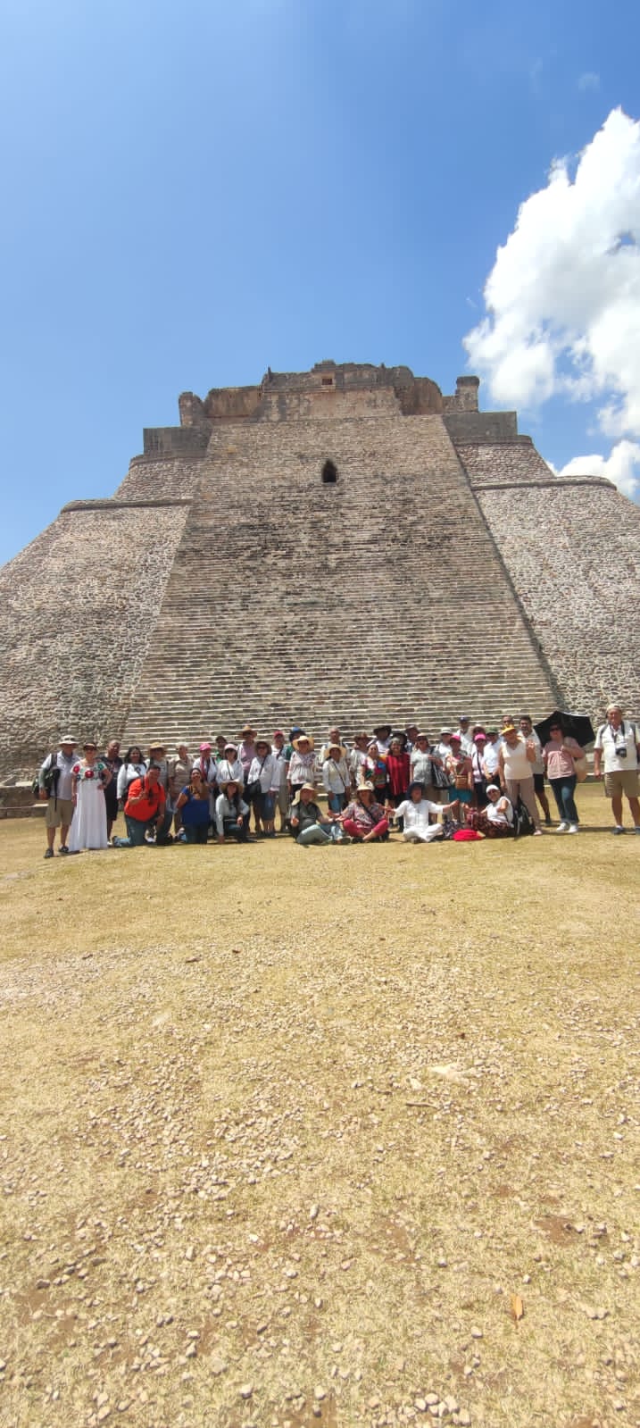 UXMAL Y CENOTE